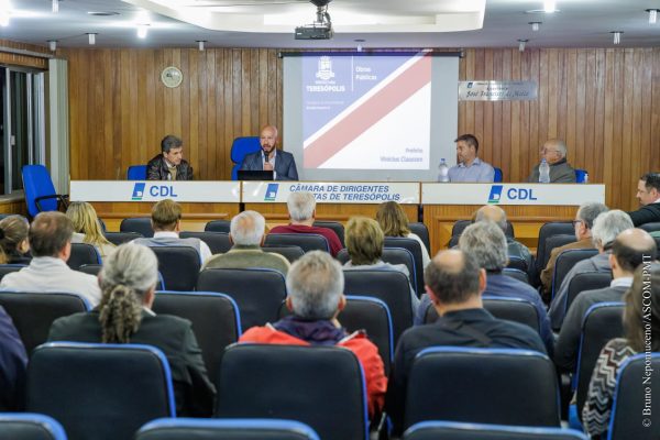 Leia mais sobre o artigo Teresópolis em transformação: Prefeito Vinicius Claussen apresenta projetos de obras e investimentos a lideranças empresariais