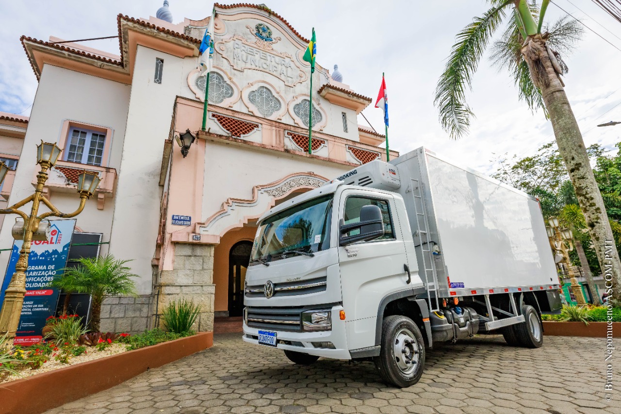 Você está visualizando atualmente Prefeitura adquire caminhão frigorífico para distribuição da merenda escolar