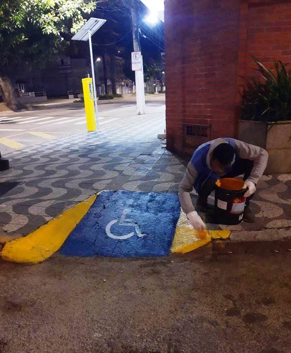No momento você está vendo Secretaria de Segurança Pública reforça pintura de rampas de acessibilidade em diversas ruas