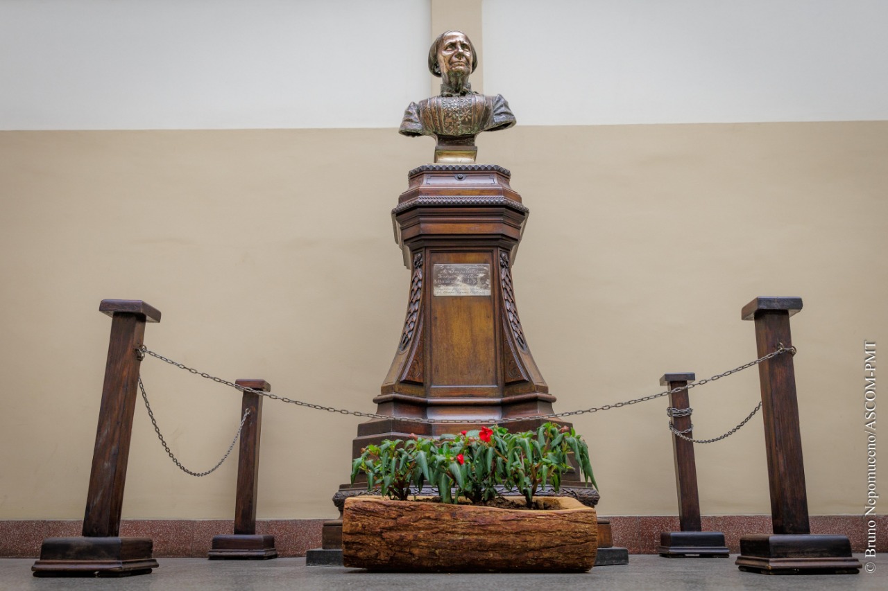 Read more about the article Prefeitura restaura pedestal e busto da Imperatriz Tereza Cristina