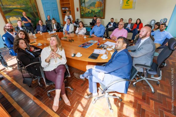 Leia mais sobre o artigo Prefeito Vinicius Claussen busca parceria do Consulado Britânico para alavancar projetos em Teresópolis