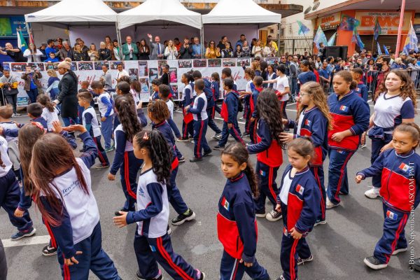 Leia mais sobre o artigo Desfile de 7 de Setembro: Celebração pelos 200 anos da Independência do Brasil lota o Parque Regadas