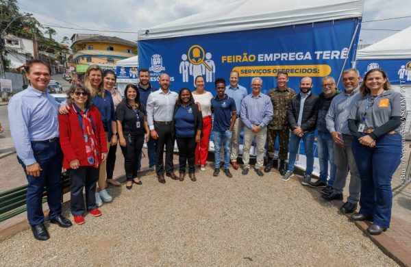Leia mais sobre o artigo Feirão Emprega Terê registra 387 atendimentos e Escola Móvel de Beleza do Senac segue com inscrições