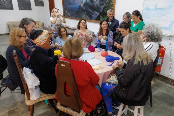 Leia mais sobre o artigo Artes Manuais: Crocheteiras montam projeto para decorar o Centro de Atendimento ao Turista para o Natal