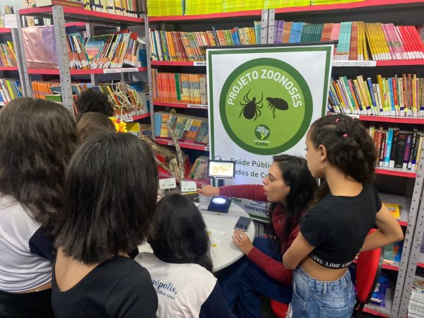 Leia mais sobre o artigo Feira de trocas solidária é realizada no Centro Educacional Helena Paula Tavares