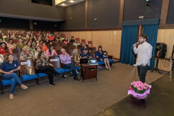 Leia mais sobre o artigo Outubro Rosa e a importância do aleitamento materno é tema de conferência de saúde