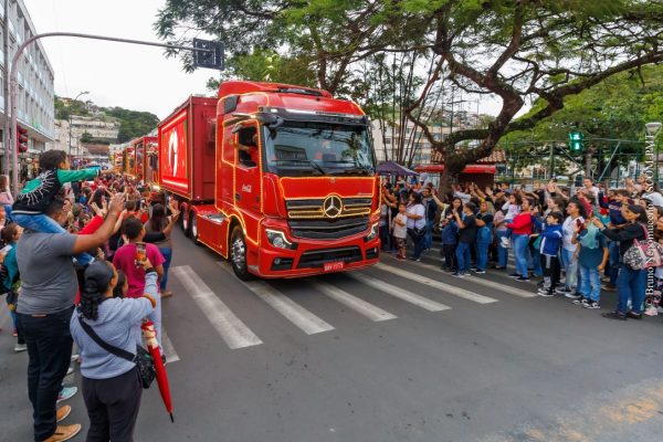 Leia mais sobre o artigo Teresópolis Terra de Luz – Natal 2022: Caravana Iluminada e Música na Matriz encantam e embalam o público