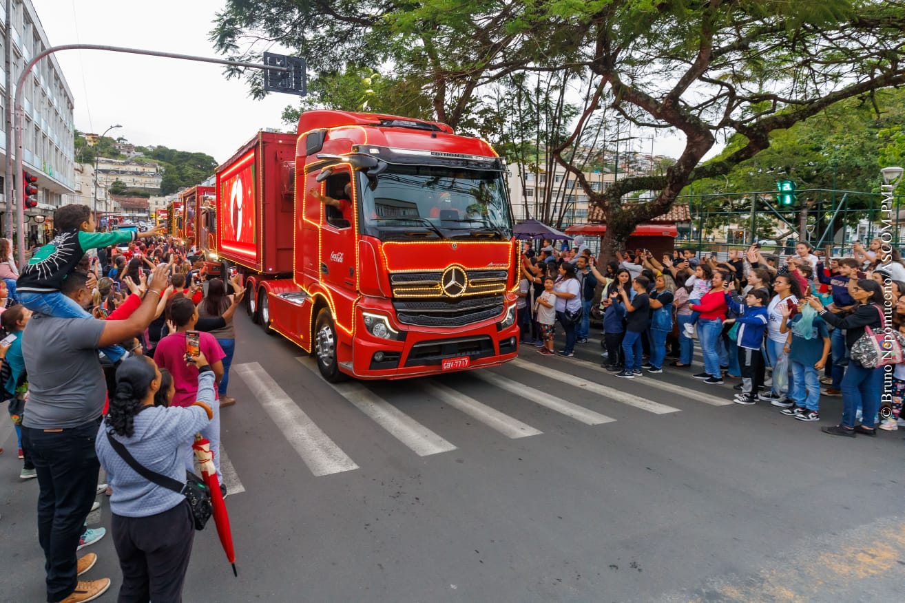 No momento, você está visualizando Teresópolis Terra de Luz – Natal 2022: Caravana Iluminada e Música na Matriz encantam e embalam o público