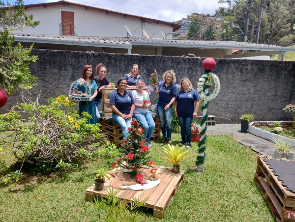 Leia mais sobre o artigo CRAS São Pedro, tem decoração criativa, bonita e reciclada, feita à base de ‘paletes’