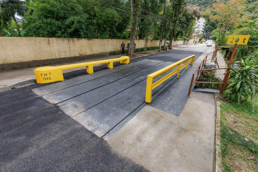 Leia mais sobre o artigo Prefeitura de Teresópolis entrega ponte da Rua Jorge Lóssio, no Alto, para a população