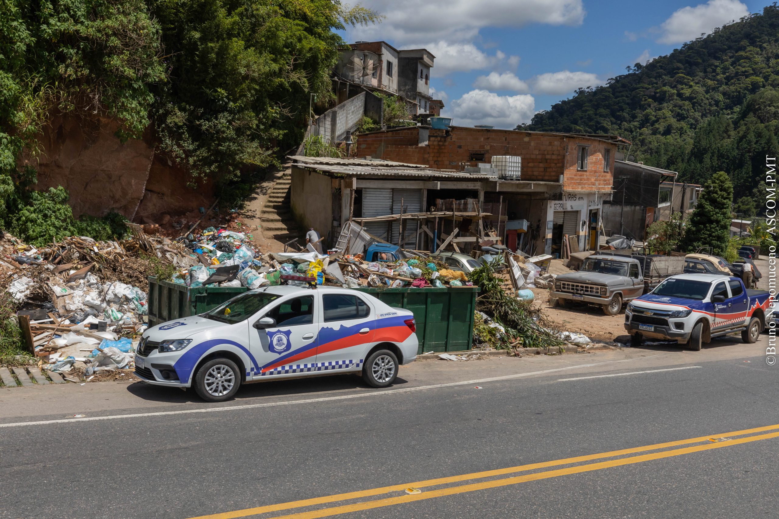 Você está visualizando atualmente Operação Cidade Limpa: Secretarias trabalham em conjunto para fiscalizar e coibir a prática do descarte irregular de lixo