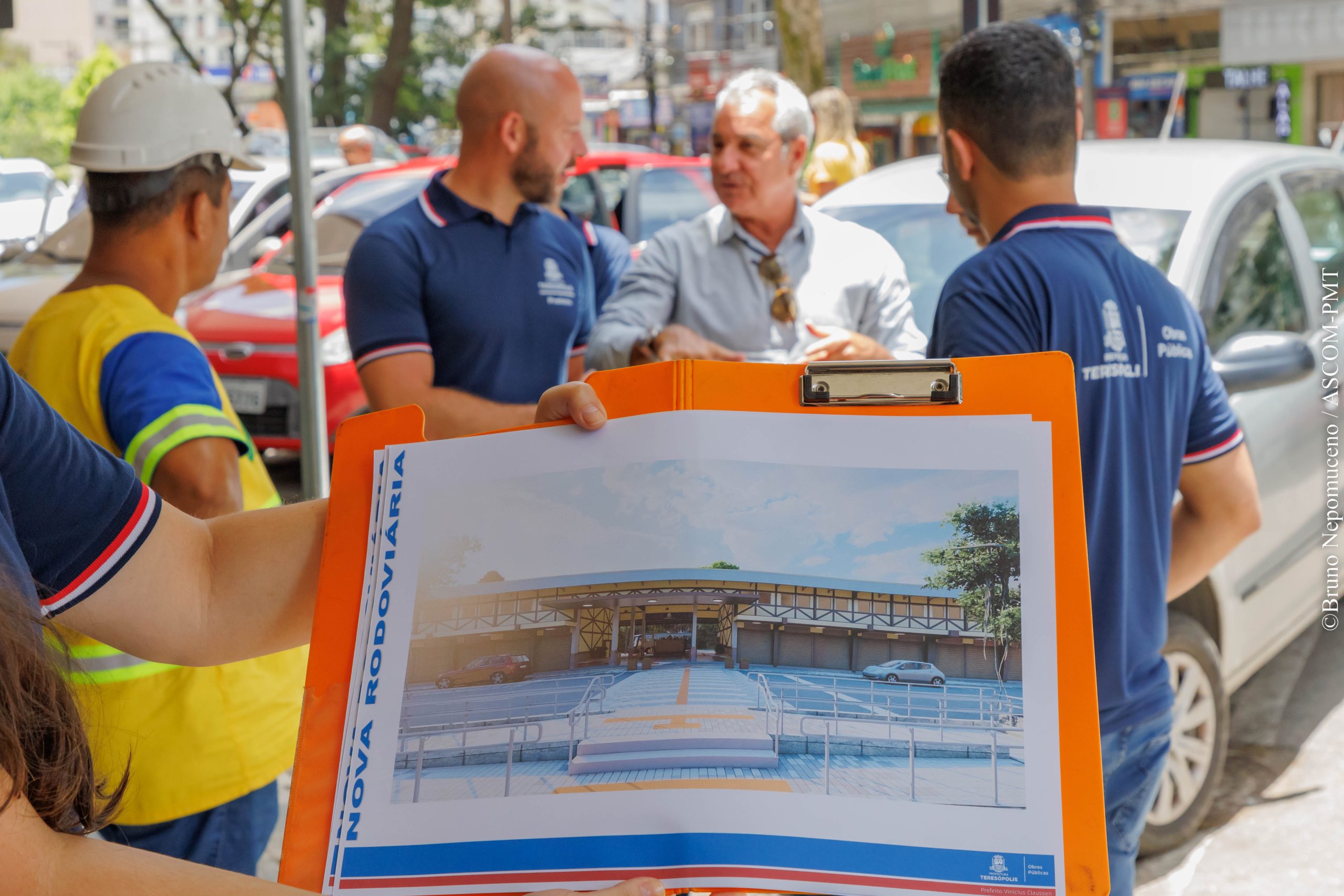 Você está visualizando atualmente Prefeito Vinicius Claussen participa de visita técnica nas obras de revitalização da rodoviária de Teresópolis