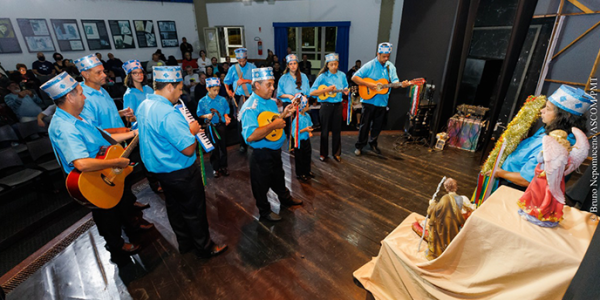 Leia mais sobre o artigo Devoção e louvor durante apresentação da Folia de Reis Estrela Guia em Teresópolis