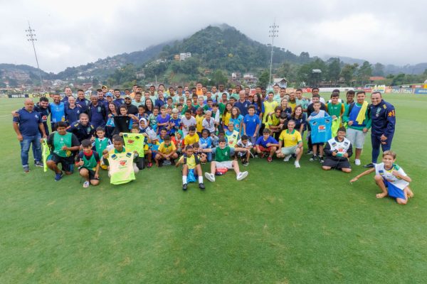 Leia mais sobre o artigo ‘Projeto Gol do Brasil’: Alunos visitam a CBF e acompanham o treino da Seleção Sub-17, na Granja Comary