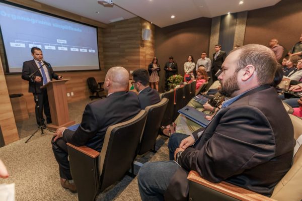 Leia mais sobre o artigo Polo da Escola de Contas e Gestão, Teresópolis reúne gestores públicos no lançamento do programa ‘TCE Presente’