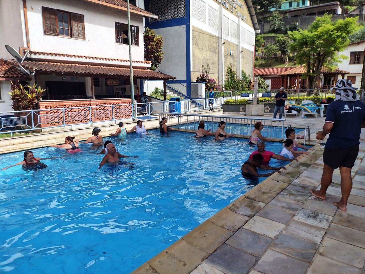 Você está visualizando atualmente Dia Internacional da Mulher: Idosos atendidos pelo CRAS Meudon participam de atividade especial no Clube Campestre dos Securitários