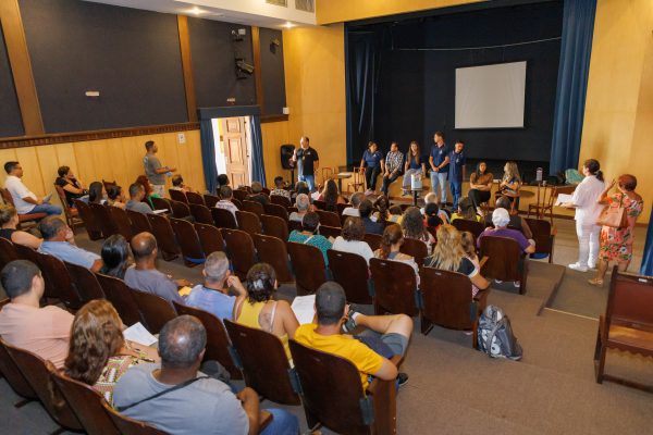 Leia mais sobre o artigo ‘Ambulante 100% Legal’: 22 vendedores ambulantes de Teresópolis têm dois meses para formalizar a atividade