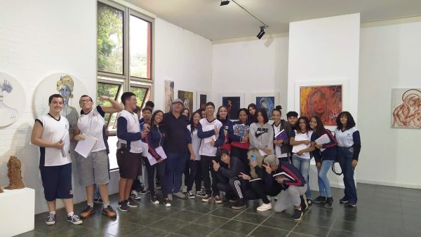 Leia mais sobre o artigo Alunos da Escola Municipal Nossa Senhora de Fátima visitam a exposição ‘Universo Feminino’, da artista Gisele Jardim