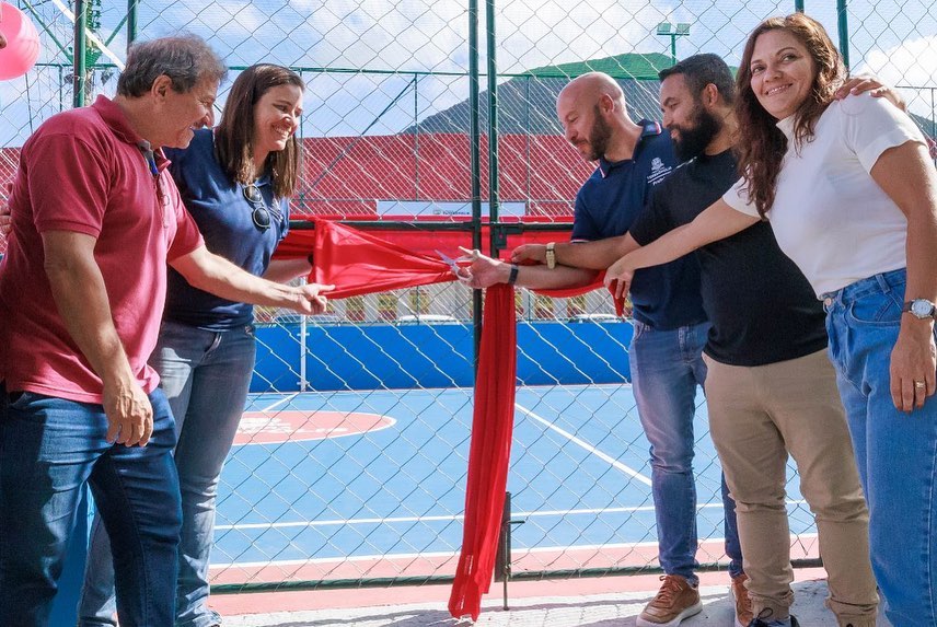 Leia mais sobre o artigo ‘Revitaliza Terê’: Moradores recebem a quadra poliesportiva da Praça do Meudon totalmente renovada