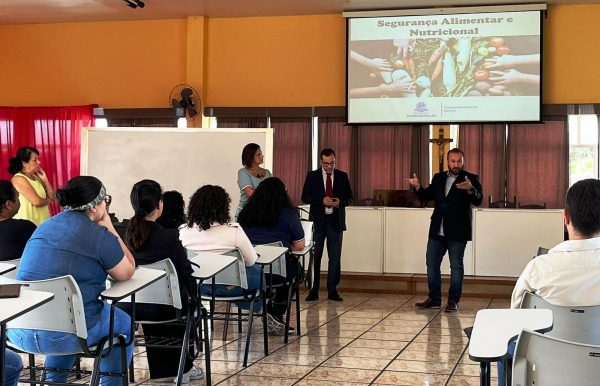 Leia mais sobre o artigo Secretaria de Desenvolvimento Social, Ministério Público e sociedade civil organizada participam de reunião sobre combate à insegurança alimentar em Teresópolis
