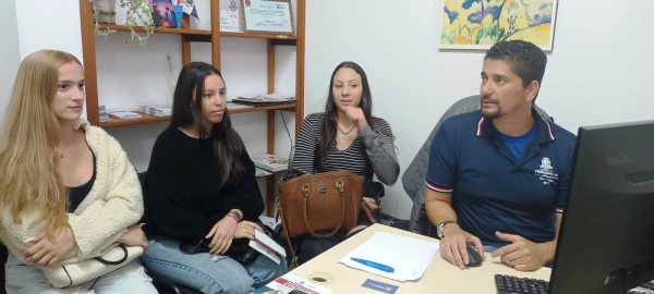 Leia mais sobre o artigo Programa municipal ‘Gari Comunitário’ é tema de trabalho universitário no Unifeso