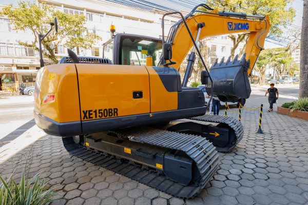 Leia mais sobre o artigo Prefeitura de Teresópolis adquire escavadeira de esteira para reforçar maquinário