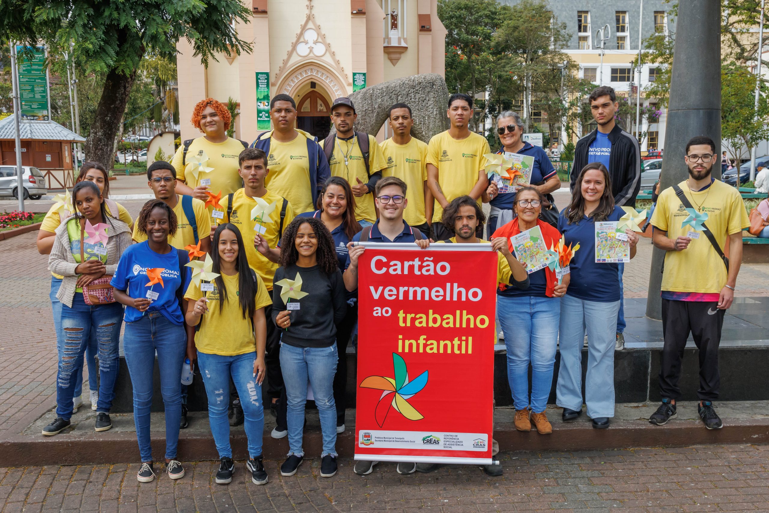 Você está visualizando atualmente Programa de Erradicação do Trabalho Infantil realiza ação conscientizadora junto a jovens do Novo PROMAJ pelas ruas da cidade