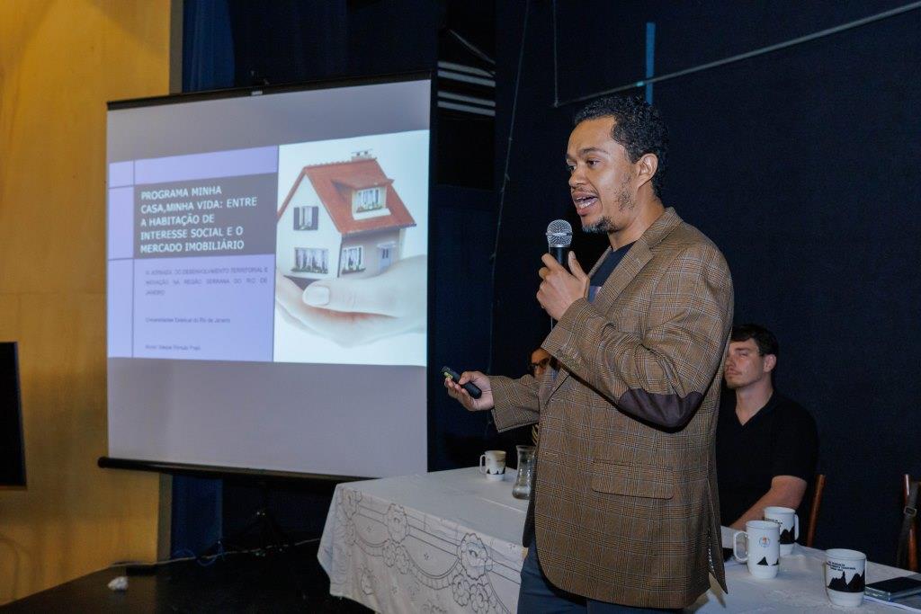 Leia mais sobre o artigo Formandos de Pós-graduação em Desenvolvimento Territorial da UERJ, campus Teresópolis, apresentam trabalhos finais do curso