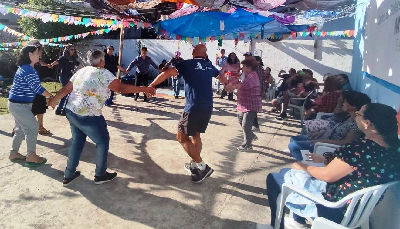 Leia mais sobre o artigo Música, dança e comida típica no “Arraiá do CRAS Meudon”