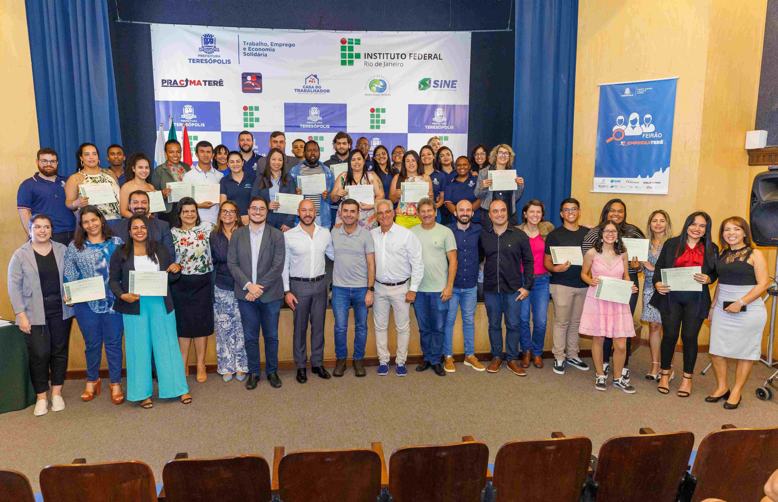 Leia mais sobre o artigo Prefeitura de Teresópolis e IFRJ diplomam alunos de quatro cursos gratuitos