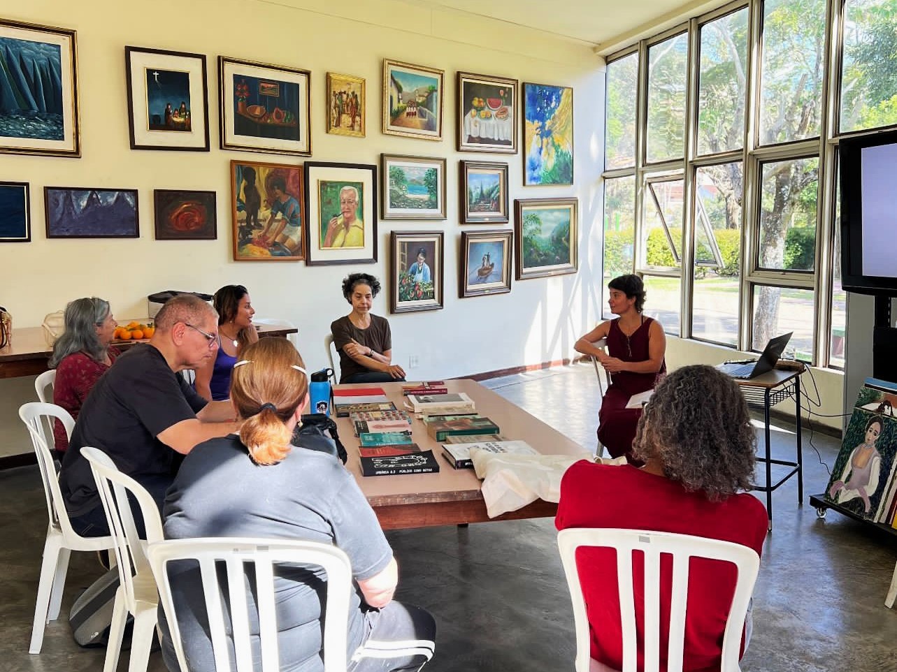 Você está visualizando atualmente Oficina da exposição ‘Conexões’ movimentou a Casa de Cultura de Teresópolis