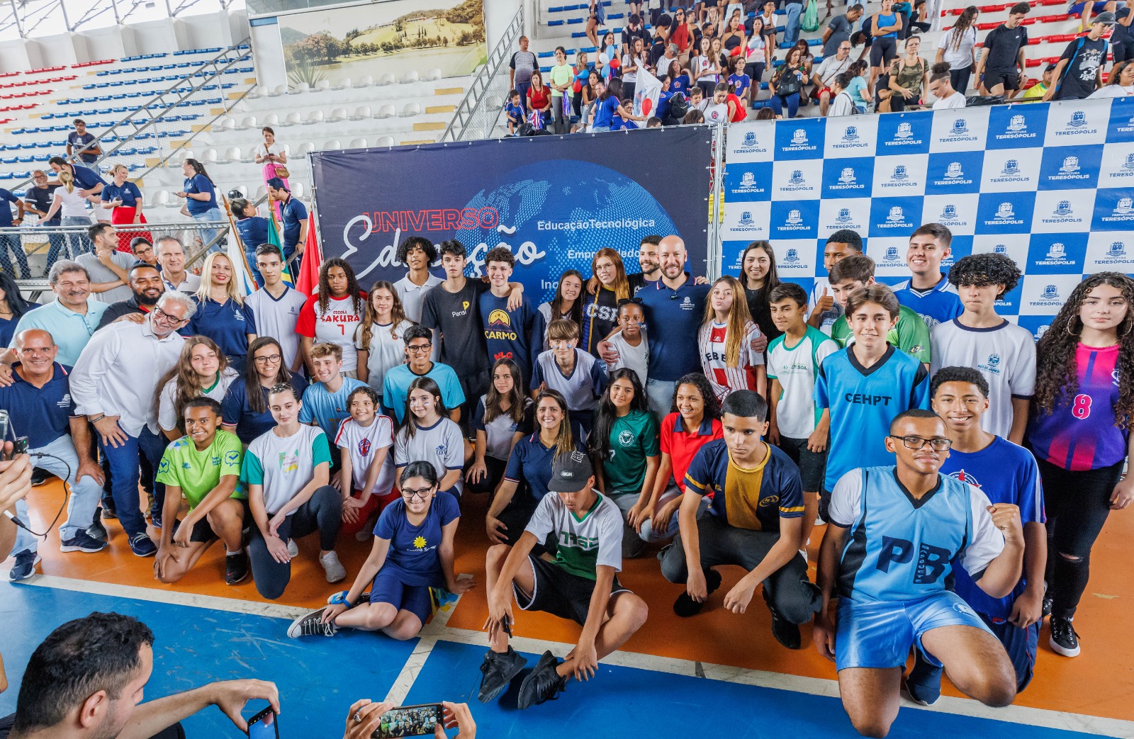 Você está visualizando atualmente Alegria e espírito esportivo marcam cerimônia de abertura dos Jogos Estudantis de Teresópolis