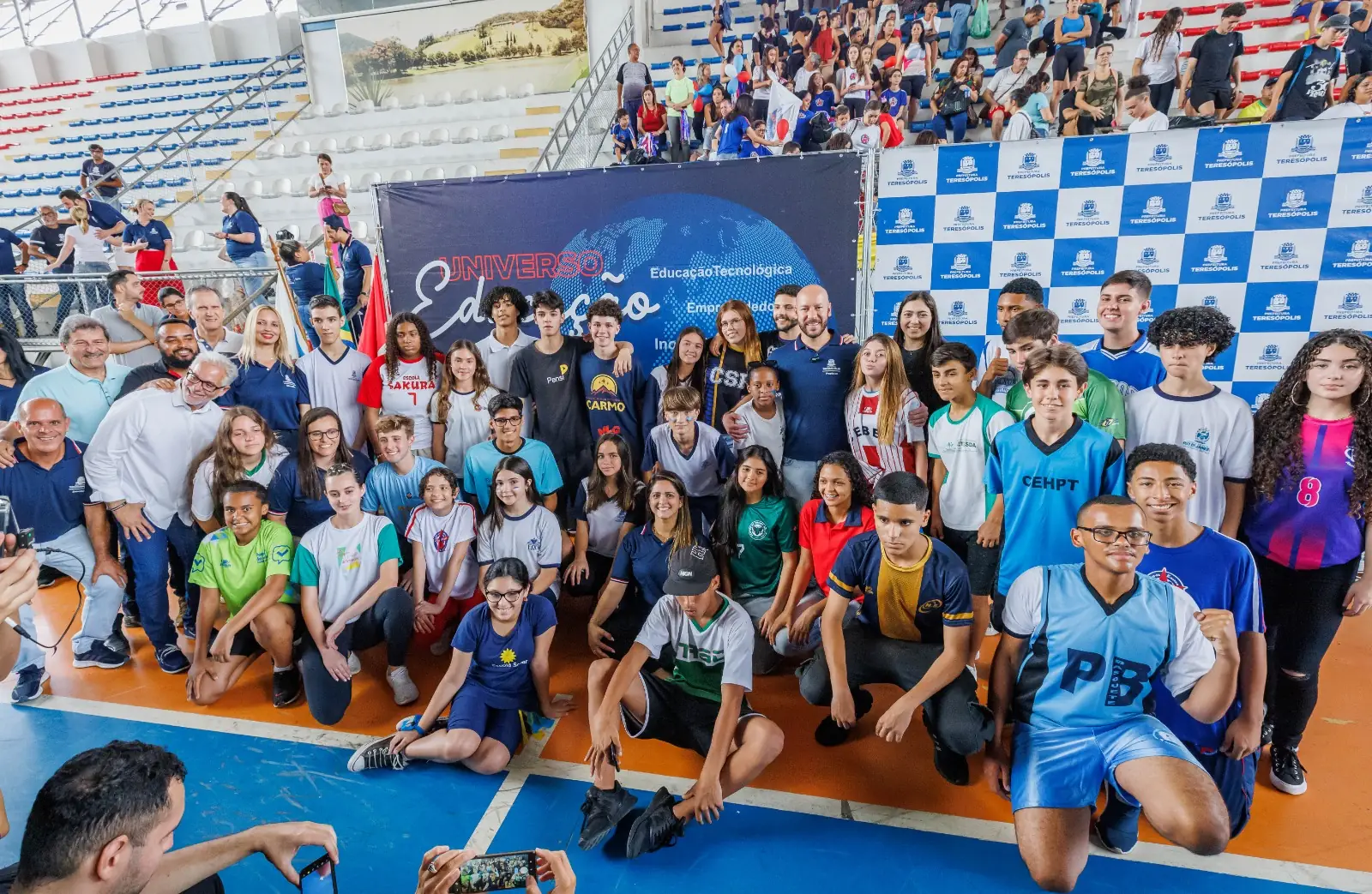 No momento, você está visualizando Alegria e espírito esportivo marcam cerimônia de abertura dos Jogos Estudantis de Teresópolis