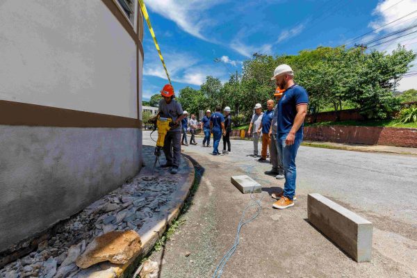 Leia mais sobre o artigo Rodoviária de Teresópolis entra na última etapa da reforma com a revitalização da calçada e construção de faixa elevada de pedestres