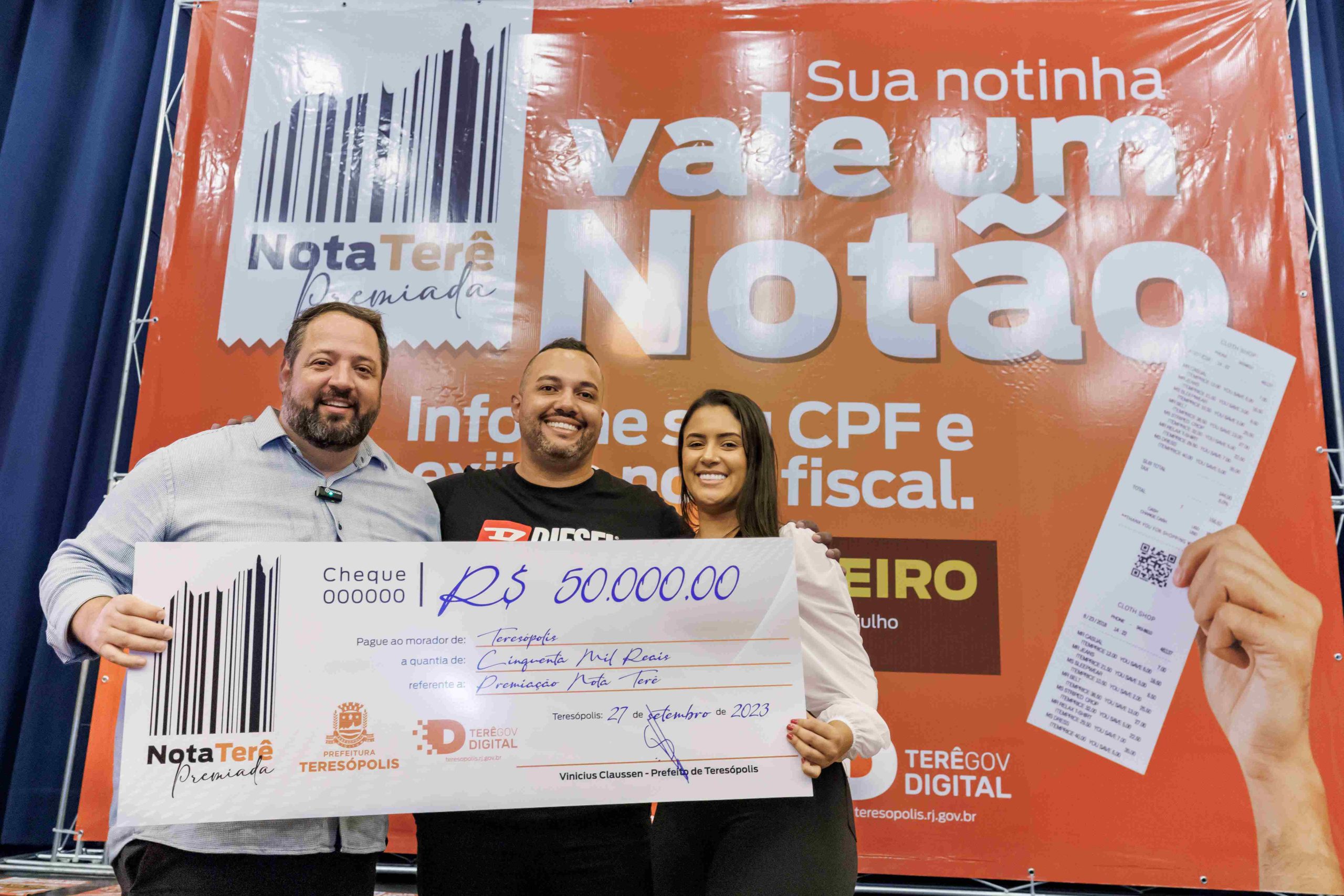 Você está visualizando atualmente Prefeitura de Teresópolis entrega R$ 190 mil aos 20 sorteados do programa Nota Terê Premiada