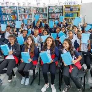 Prefeitura entrega tablets aos alunos do GEO Rose Dalmaso/Cedal, em São Pedro