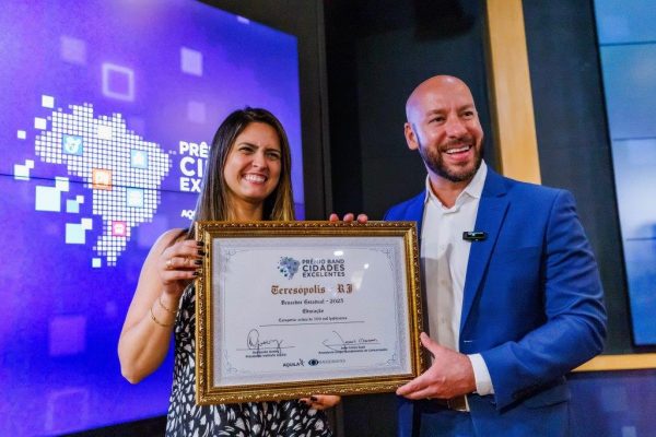 Leia mais sobre o artigo Teresópolis é bicampeã do Prêmio ‘Band Cidades Excelentes’ na categoria Educação