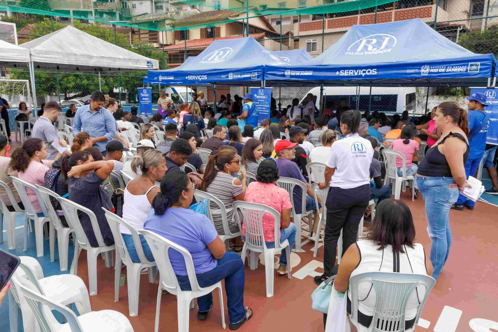 Leia mais sobre o artigo ‘RJ para Todos’: Prefeitura e Governo do Estado realizam mais de mil atendimentos gratuitos e celebram a cultura da paz em Teresópolis