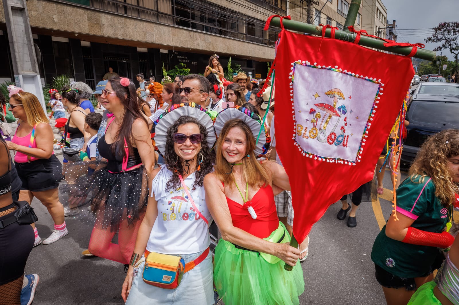 Como fica o trânsito quando os blocos de carnaval estão na rua no Rio de  Janeiro, Mobilidade Estadão