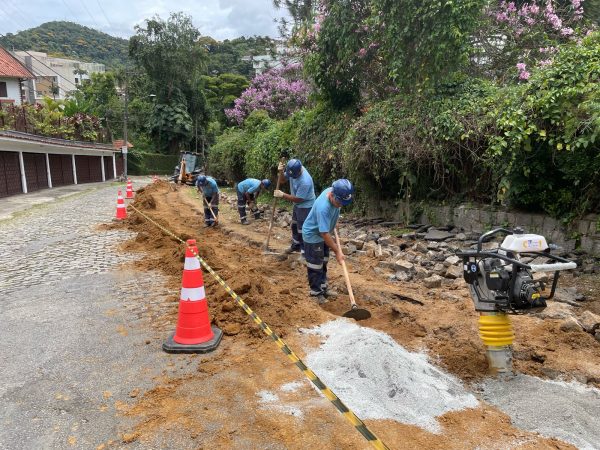 Leia mais sobre o artigo Teresópolis amplia rede e melhora abastecimento d’água no bairro Ermitage