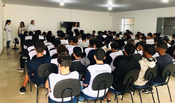 Leia mais sobre o artigo ‘Fevereiro Laranja’: Palestra sobre prevenção da gravidez na adolescência movimenta escola da zona rural, em Teresópolis