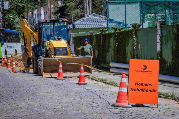 Leia mais sobre o artigo Saneamento para Todos: começam as obras de extensão de rede de água no bairro Pimenteiras, em Teresópolis