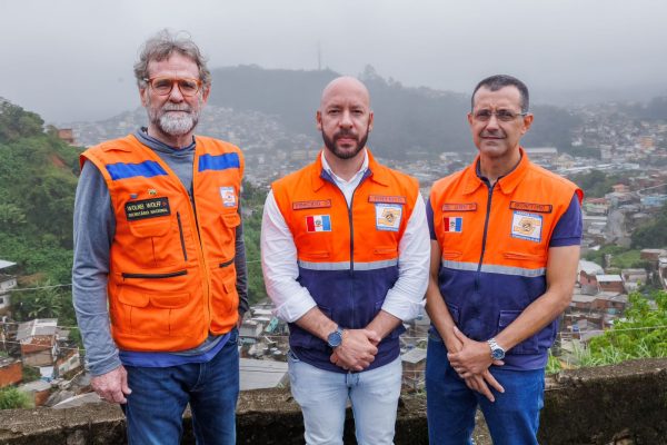 Leia mais sobre o artigo Gabinete de Crise Preventivo: Prefeito Vinicius Claussen e Secretário Nacional de Proteção e Defesa Civil traçam planos de recuperação de áreas atingidas pelas chuvas em Teresópolis