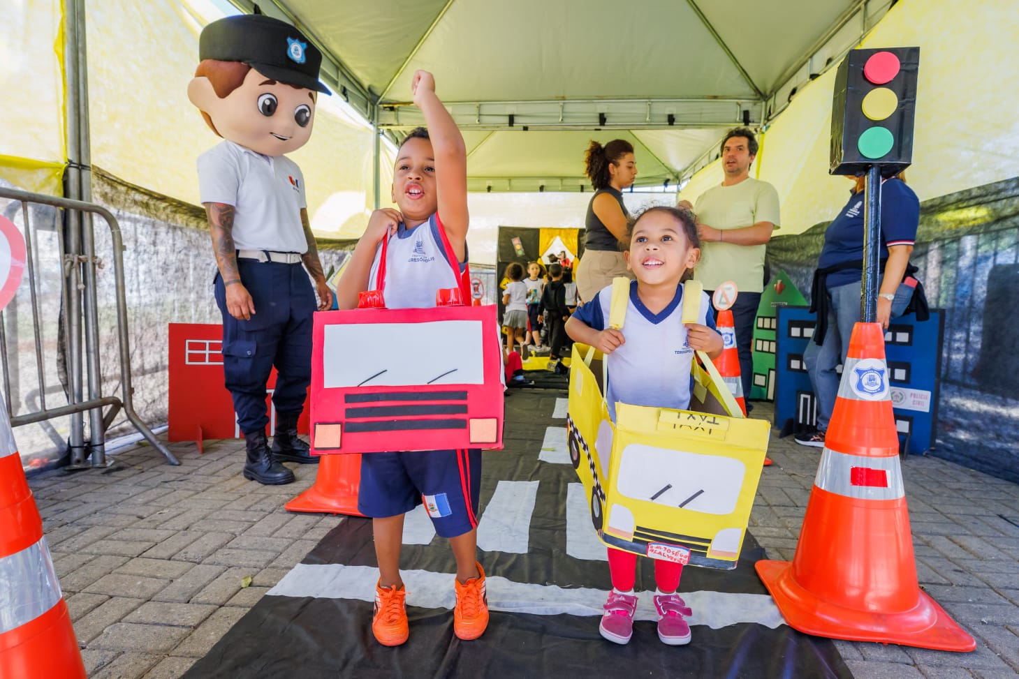 No momento, você está visualizando Maio Amarelo: Prefeitura de Teresópolis inicia atividades de educação no trânsito com alunos das escolas municipais