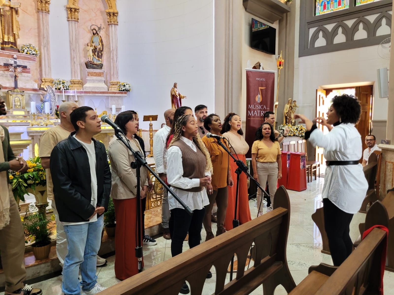 No momento, você está visualizando Domingo musical: Público aplaude espetáculos do Cultura de Raiz e do Música na Matriz, em Teresópolis
