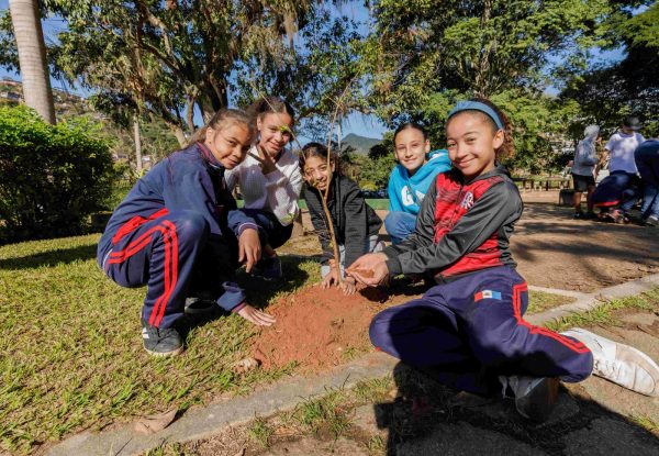 Leia mais sobre o artigo Atividades pelo Dia Mundial do Meio Ambiente movimentam praça pública em Teresópolis