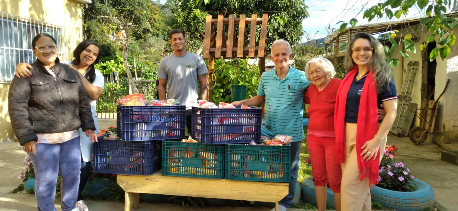 Leia mais sobre o artigo ‘Terê abraça o Social’: Alimentos arrecadados em jogos do Vasco no Pedrão são entregue a instituições sociais