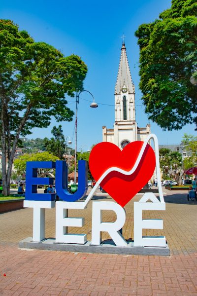 Leia mais sobre o artigo Teresópolis 133 anos: Agenda da semana inclui exposição, teatro, edição especial da Feira de Artes Manuais e o início do Festival SESC de Inverno