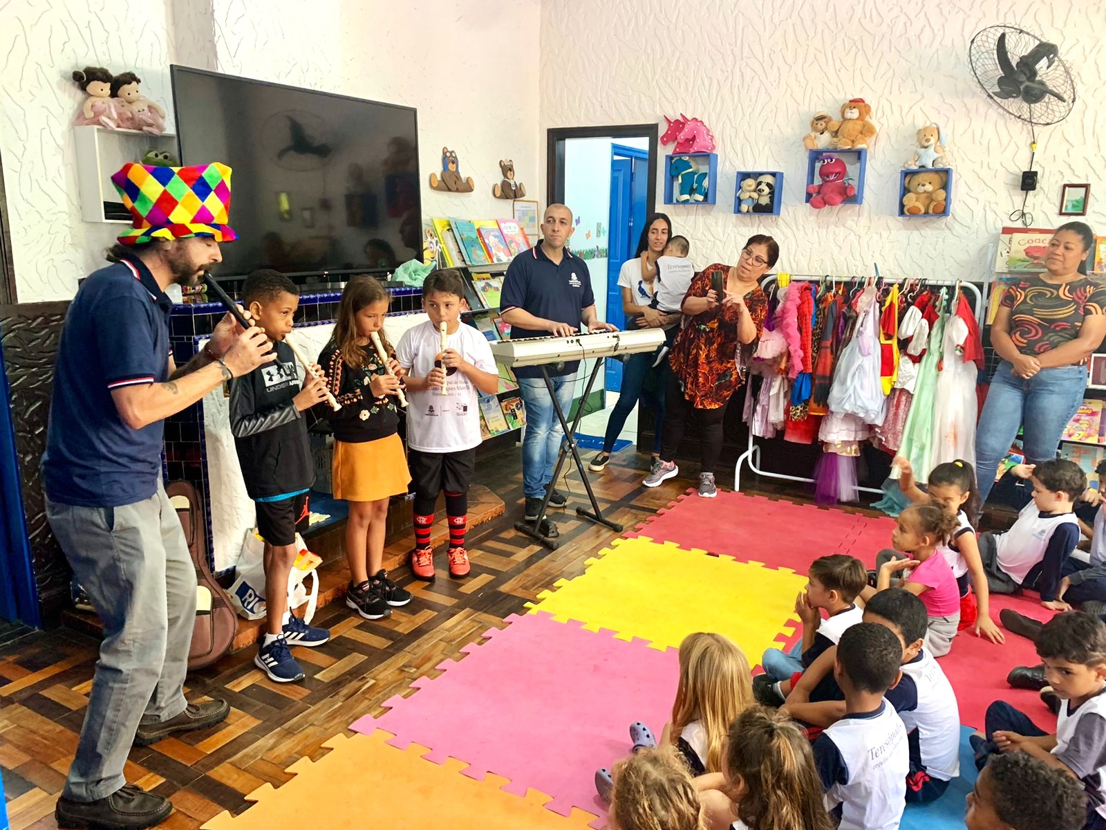 No momento, você está visualizando Alunos da Escola Municipal de Música se apresentam no CMEI Marilia Morgado Carneiro