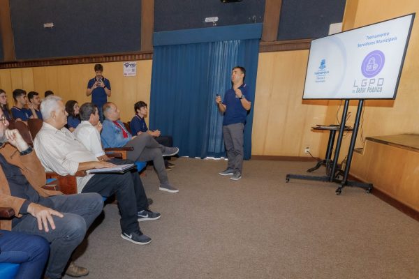 Leia mais sobre o artigo Equipe da Prefeitura de Nova Friburgo participa de treinamento sobre a implementação da LGPD em Teresópolis